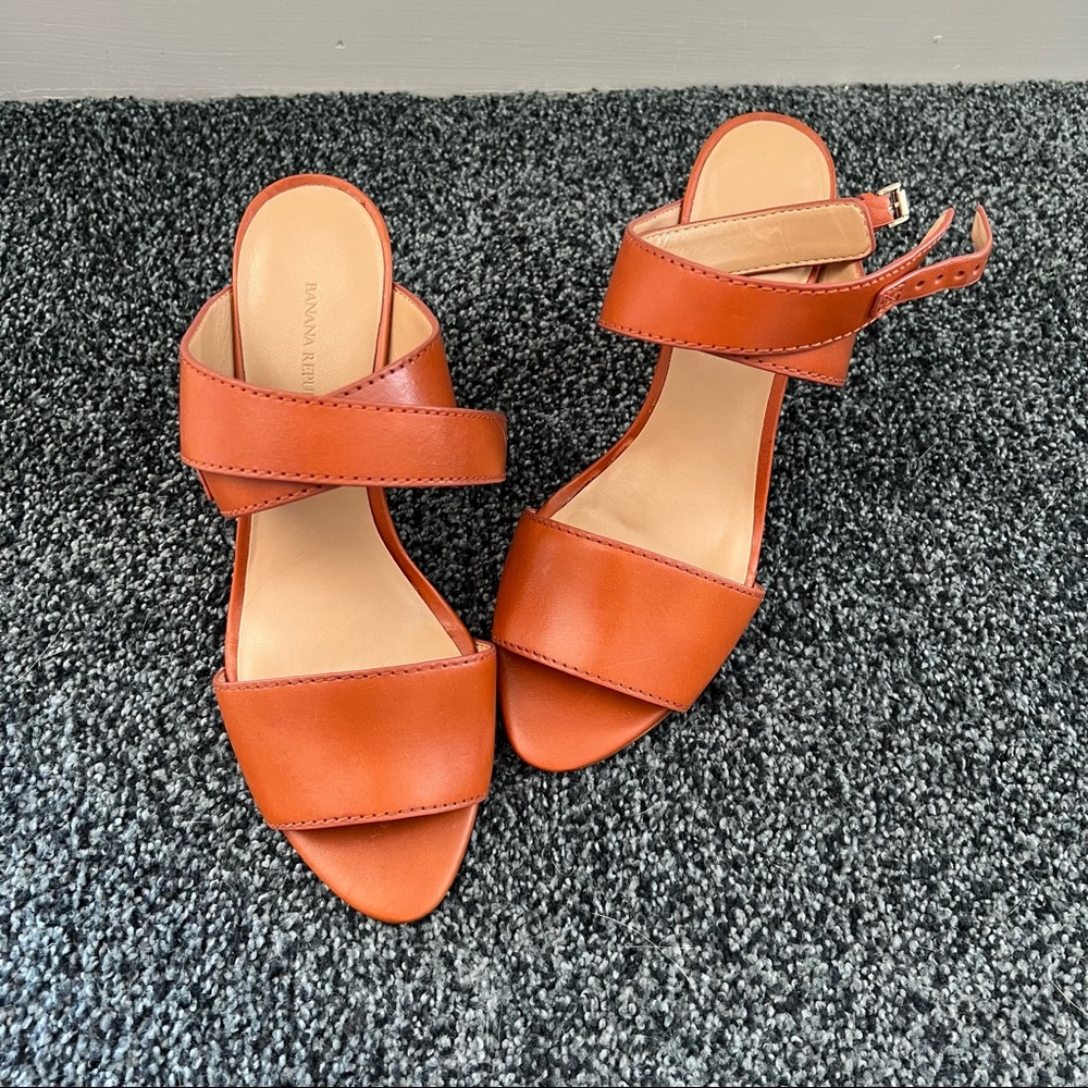 Banana Republic Heels😍Worn once! Excellent condition!